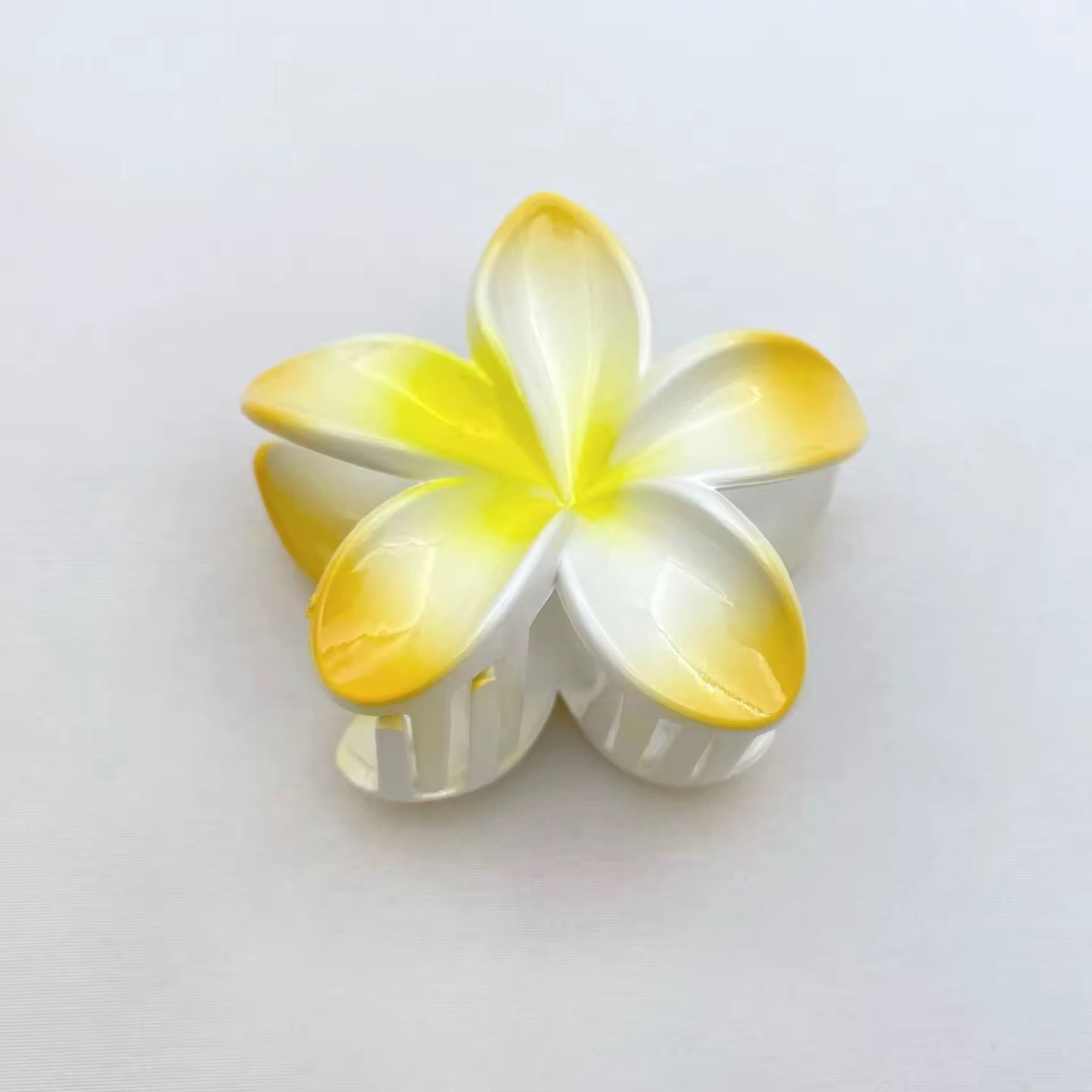 Ari Frangipani Hair Claws