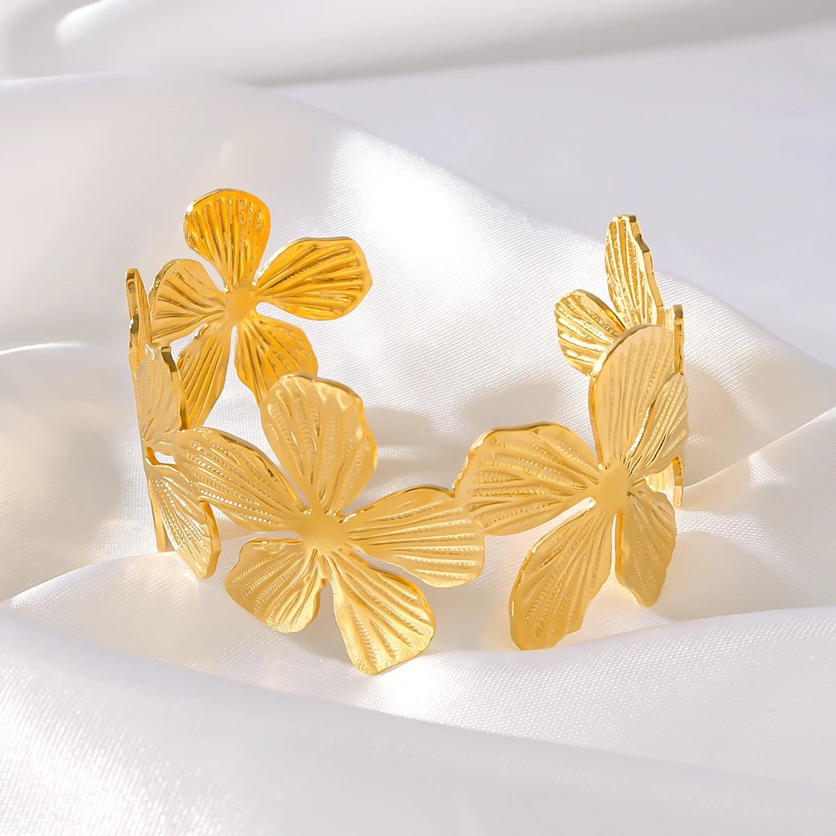 Senibua Cuff