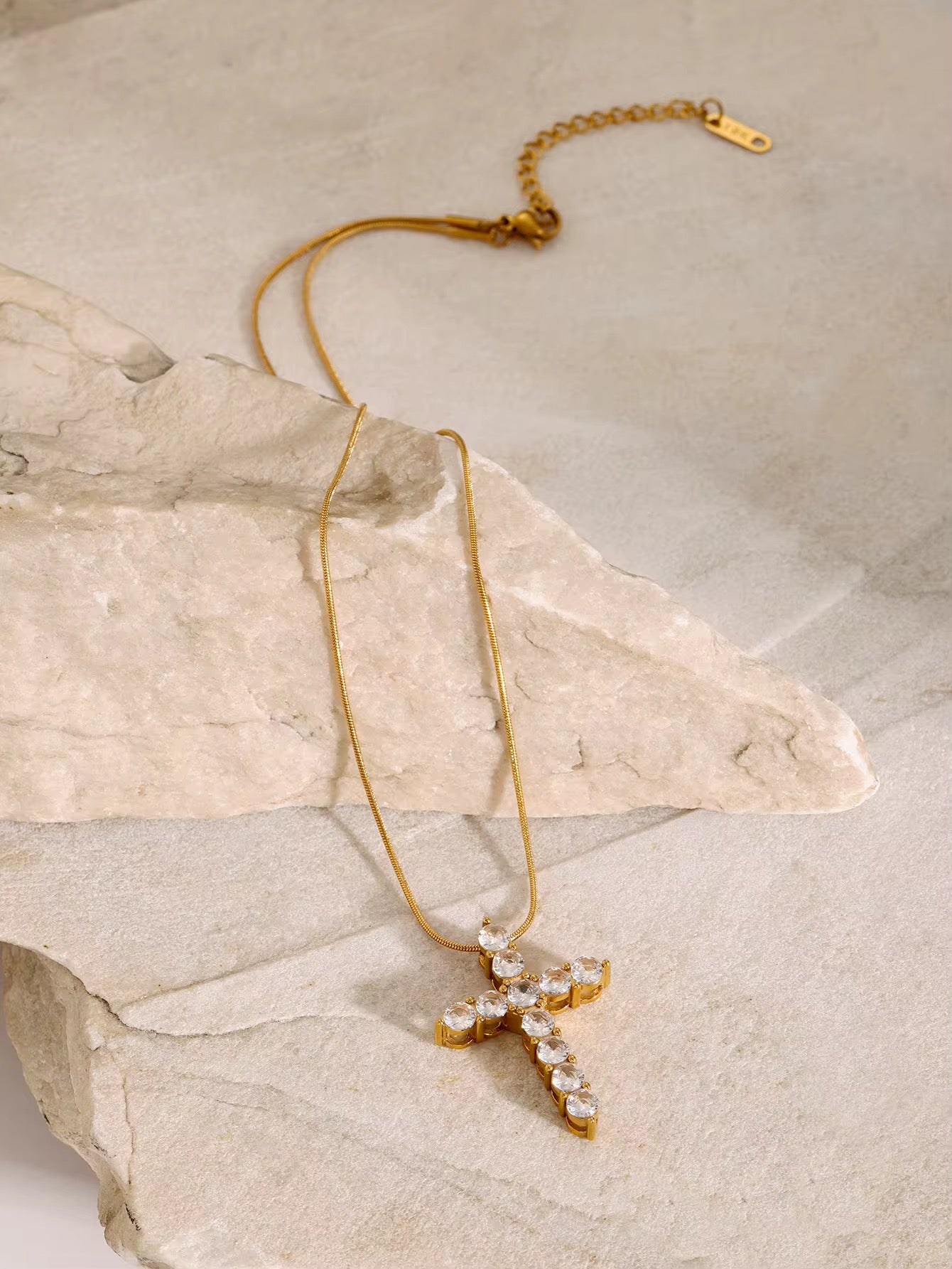 Cynthia Cross – Gold Zircon Pendant Necklace