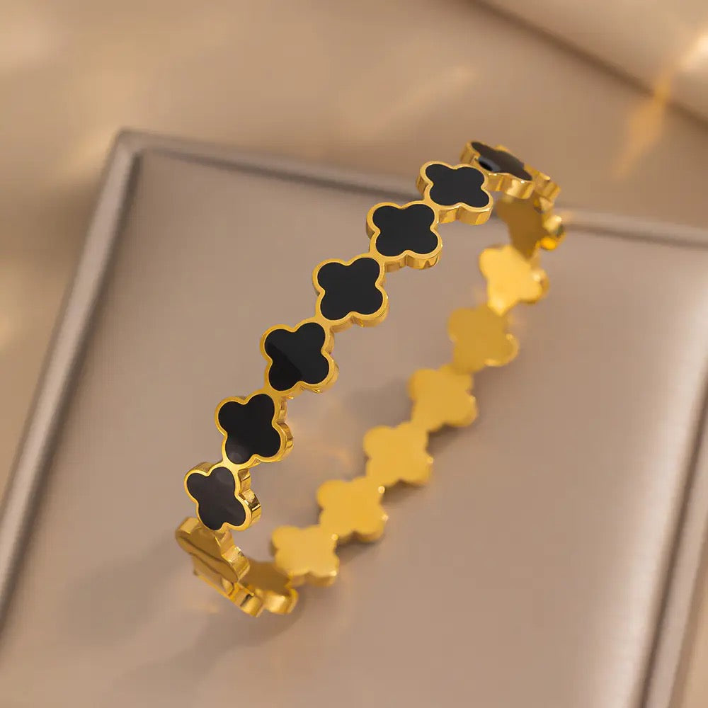Solid Clover Bracelet
