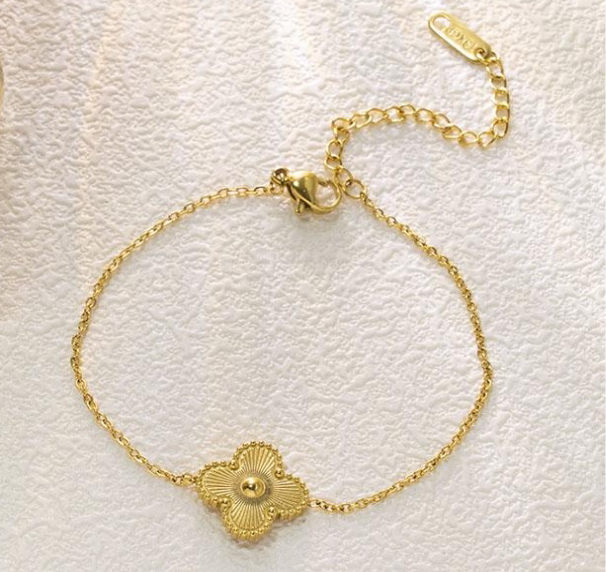Single Clover Bracelet - Gold (13mm)