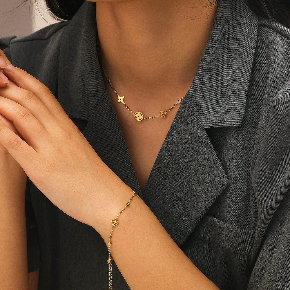 Dainty Clover Hollow Bracelet with Diamantés