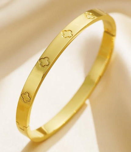 Bennie Clover Engraved Bracelet