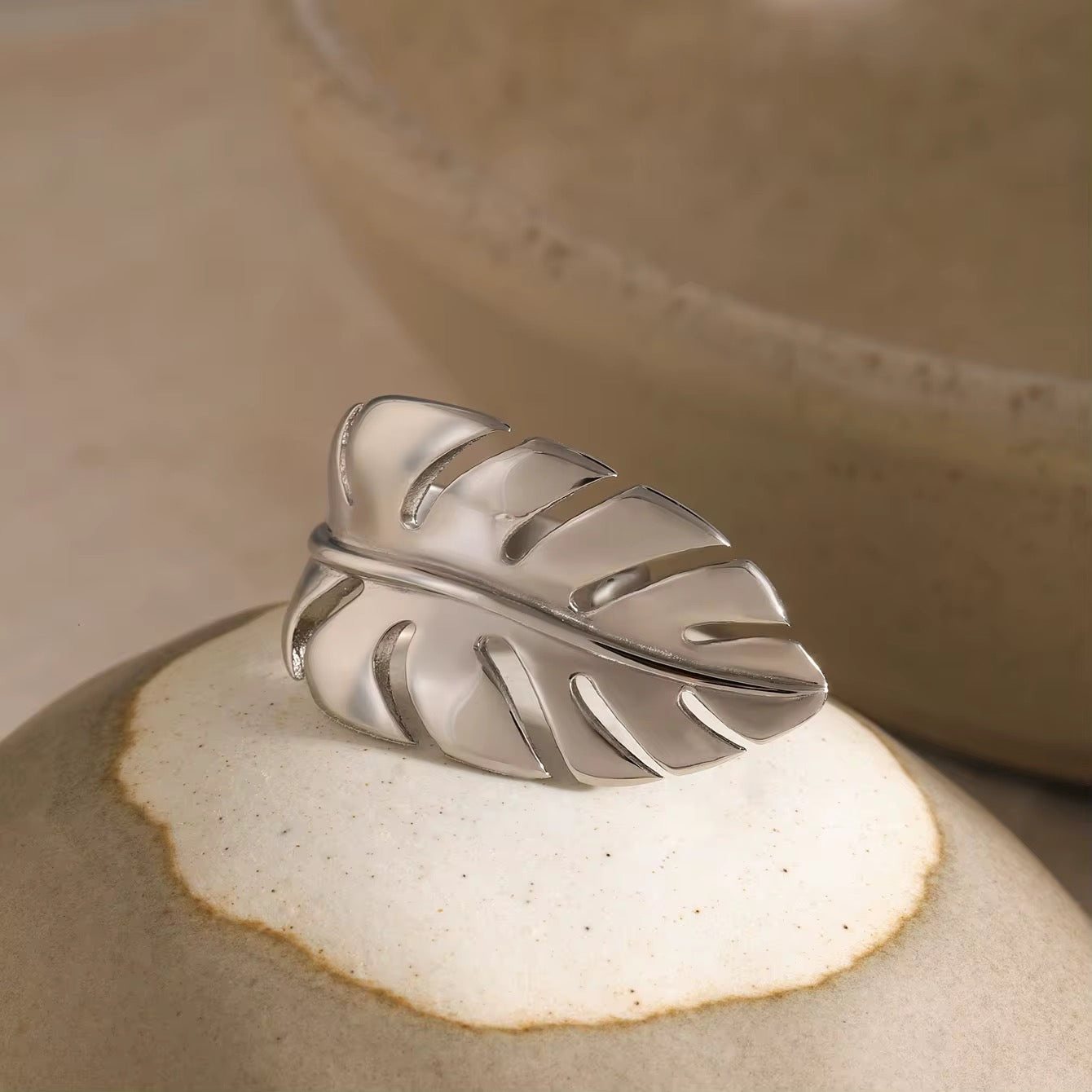 Fiza Featherlight Glow Ring - Silver