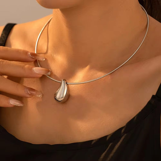 Teardrop Elegance Necklace - Silver