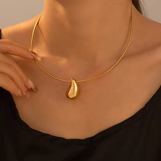 Teardrop Elegance Necklace - Gold
