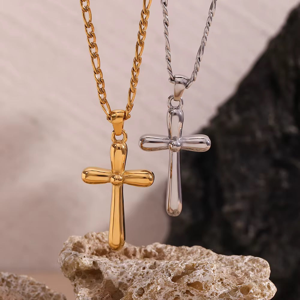 Crista Cross Necklace